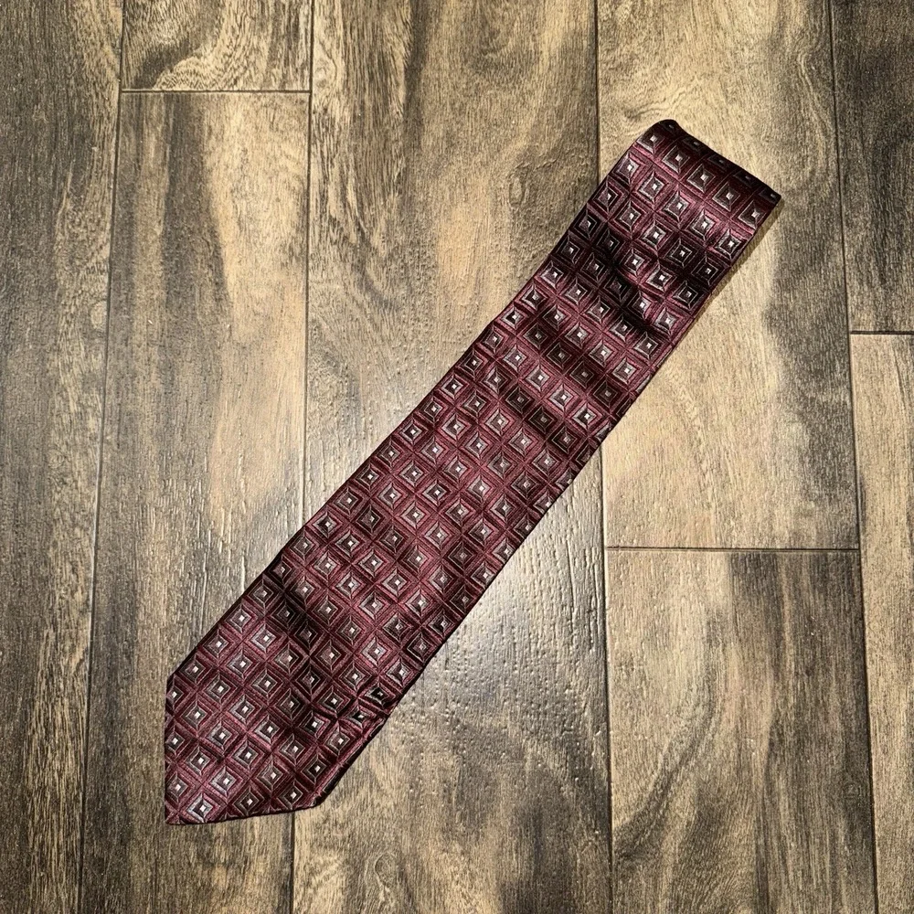Ermenegildo Zegna Men's 100% Silk Tie Geometric Pattern Red &‎ Grey Neck Tie